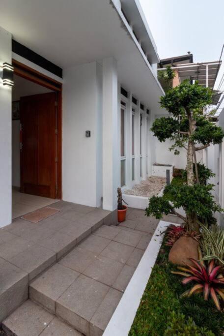 Spacious, White-Villa Belgareti @Kiara Condong Bandung Eksteriør billede